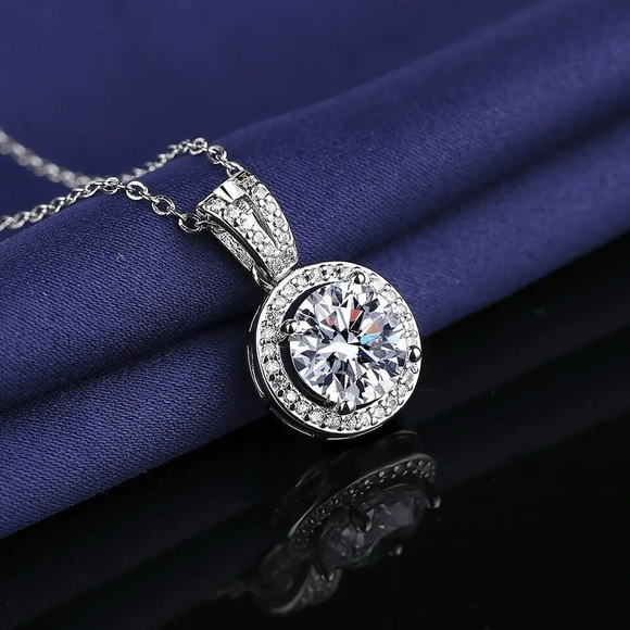 New Simulated Diamonds 925 Sterling Silver Round Sparkling Pave Pendant Necklace - Picture 2 of 8